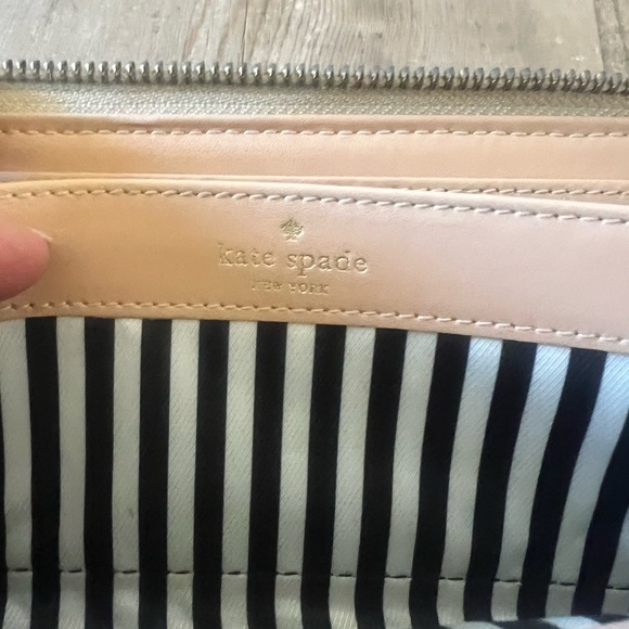 Kate Spade woman’s Two-Tone Black and Cream Wallet - Picture 8 of 9